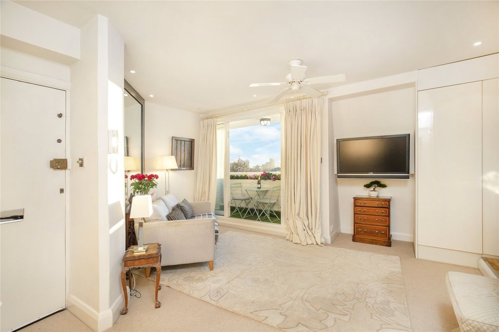 Property photo 1 of 11 Reception