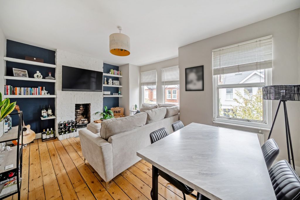 Property photo 2 of 8 Picture No. 12