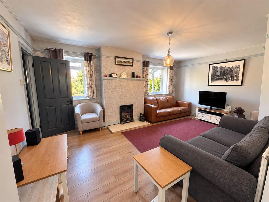 Property photo 2 of 27 Cosy Cushion-Free Living Room.Png