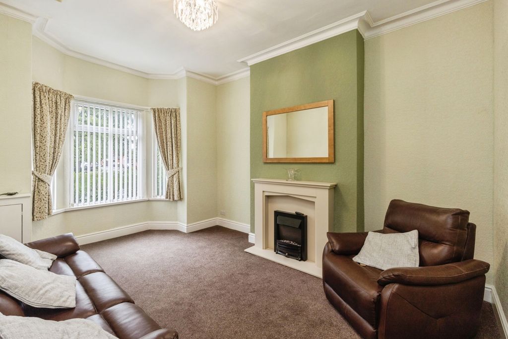 Property photo 2 of 17 Photo