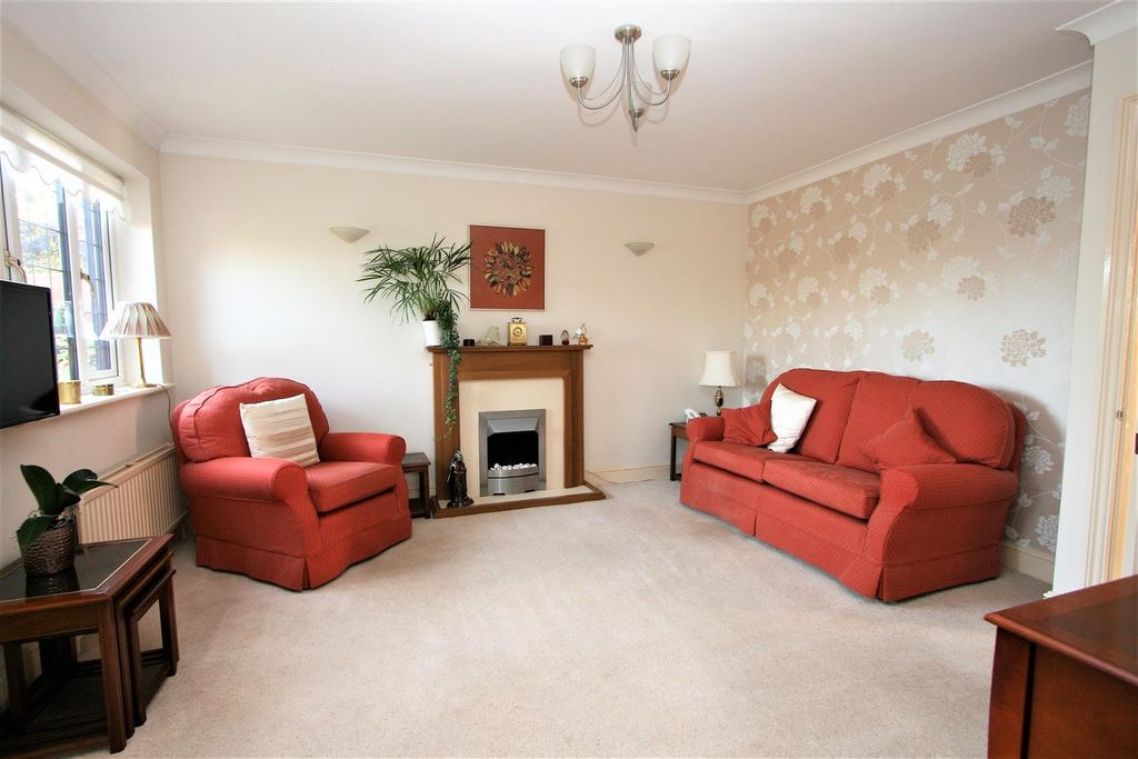 Property photo 2 of 9 Lounge