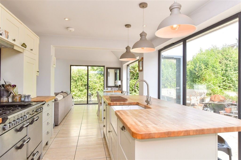 Property photo 3 of 20 Kitchen