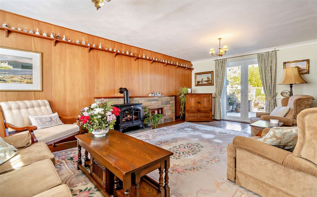 Property photo 3 of 14 Sitting Room