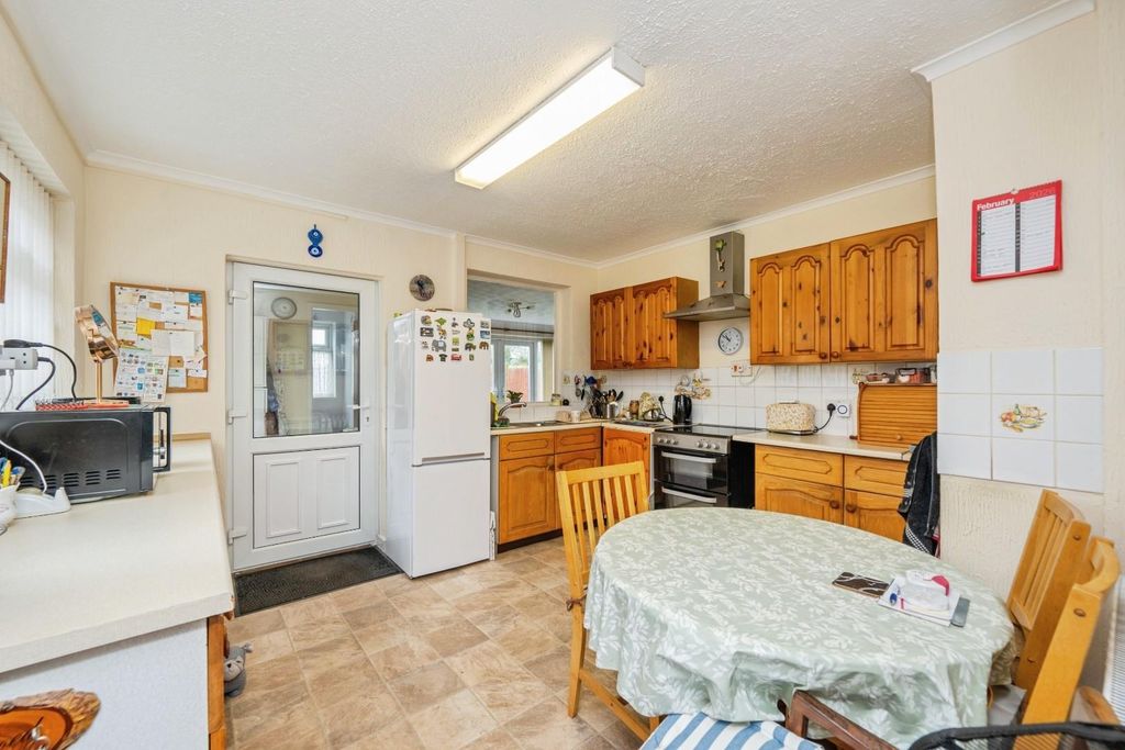 Property photo 3 of 22 3Rykneldstreet-25.Jpg