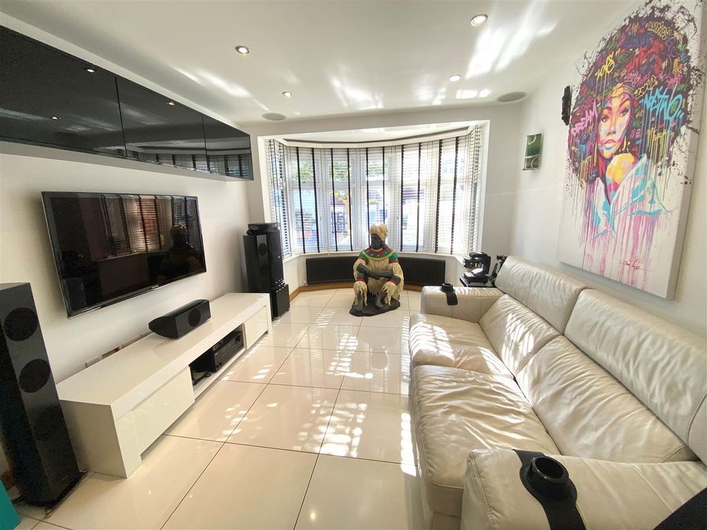 Property photo 3 of 19 F.Jpg