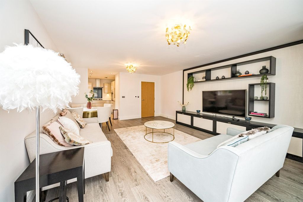 Property photo 3 of 12 Image