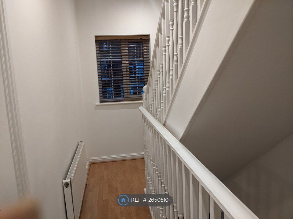 Property photo 3 of 14 Hallway