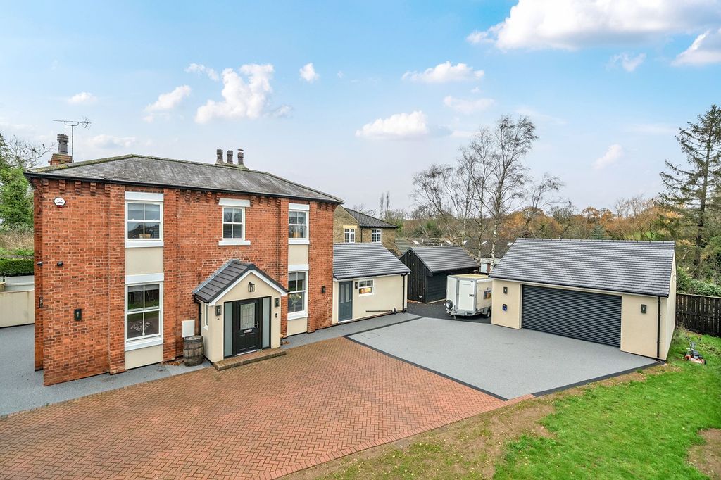 Property photo 1 of 24