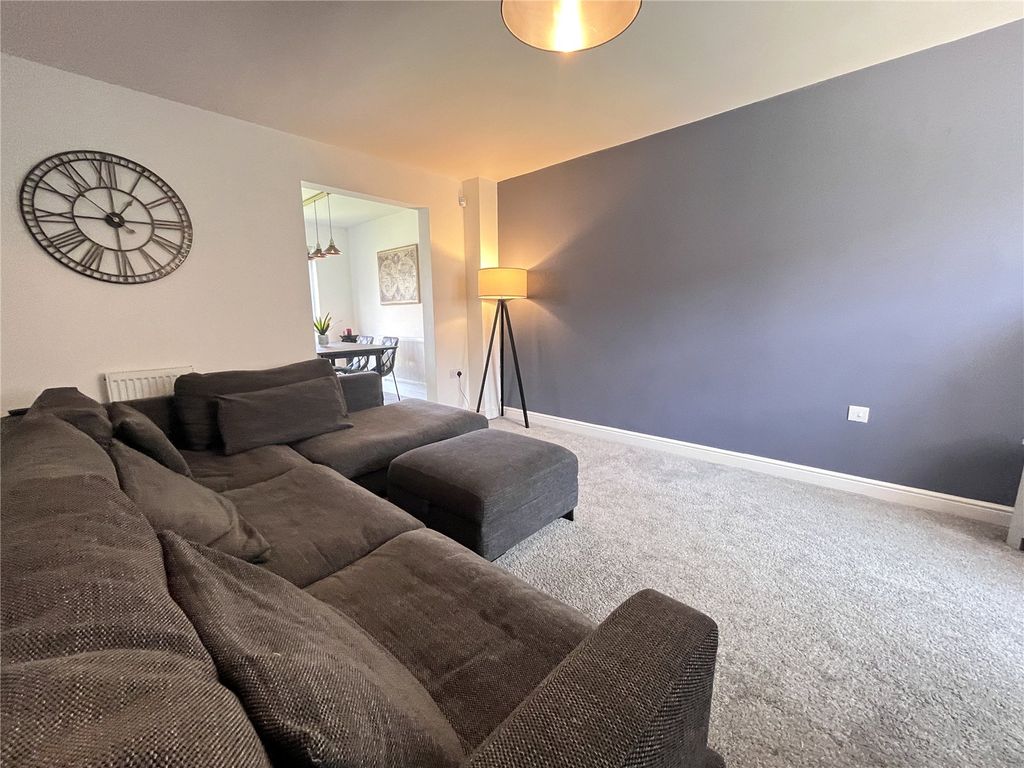 Property photo 2 of 11 Lounge