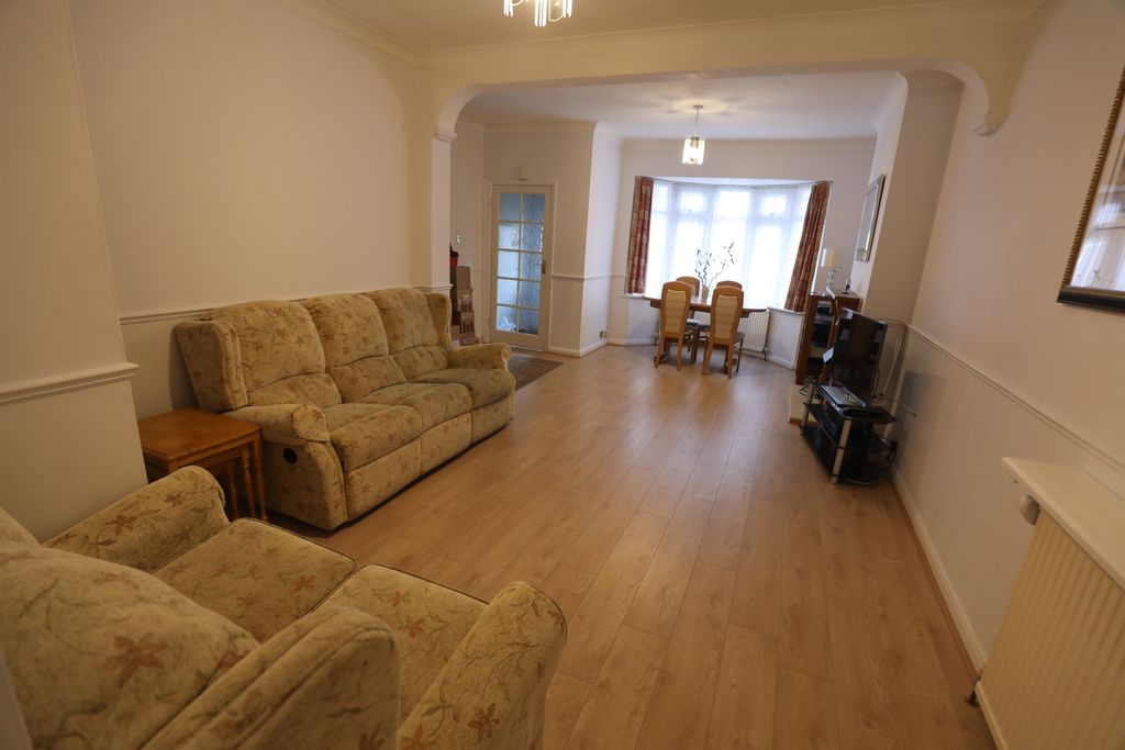 Property photo 3 of 10 8E0A9370