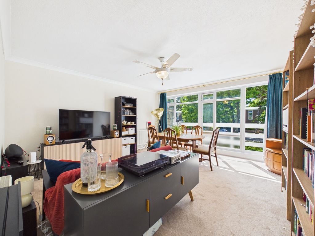 Property photo 3 of 8 Lounge Dining Room