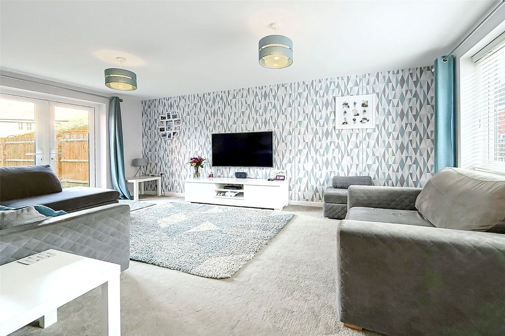 Property photo 3 of 21 Picture No. 02