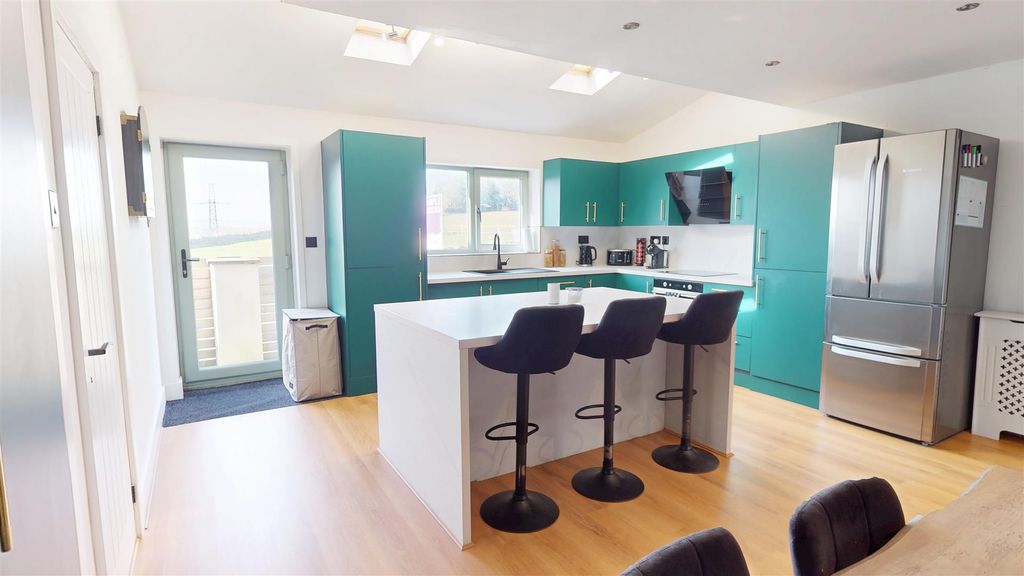 Property photo 3 of 20 Kitchen / Dining Room