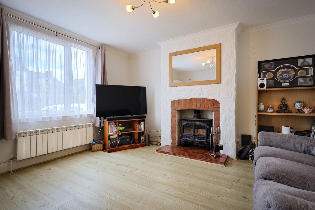 Property photo 3 of 11 Photo 2