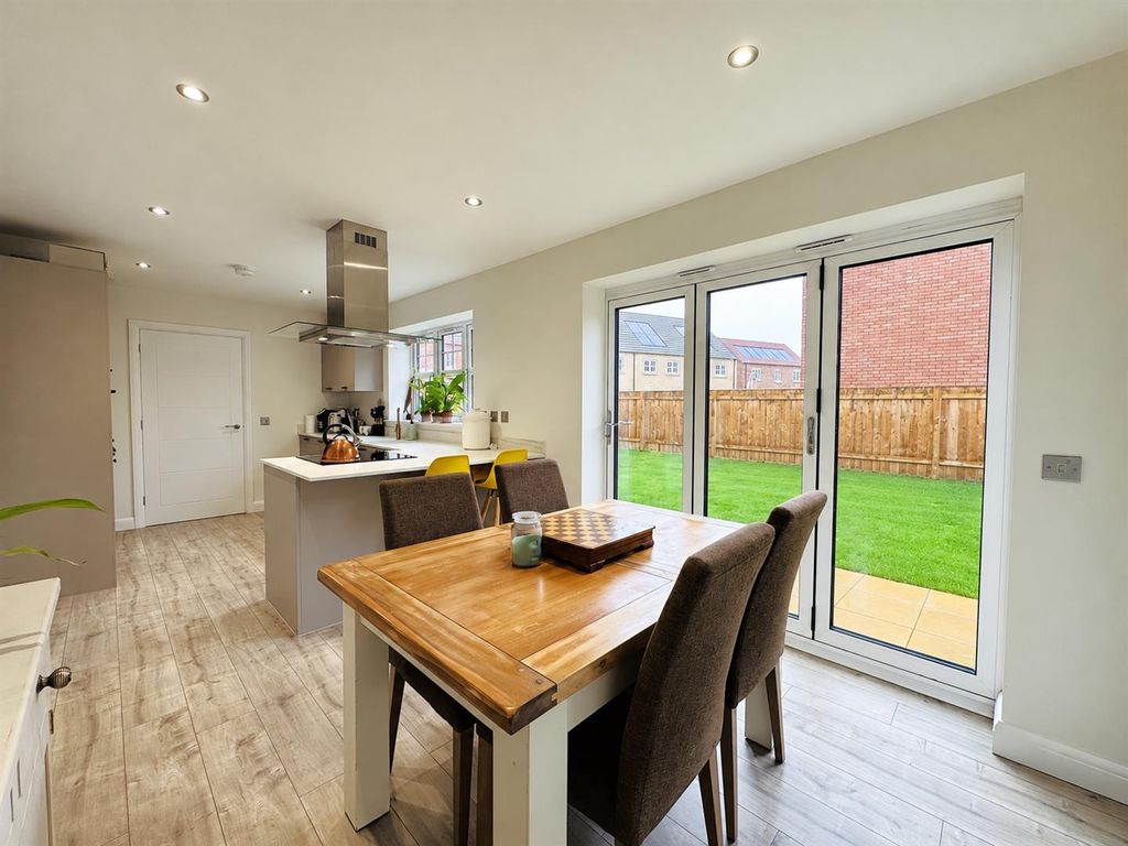 Property photo 2 of 19 Kitchen Diner