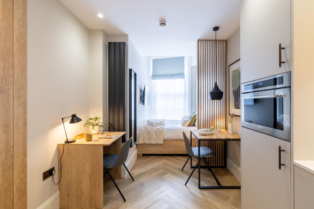 Property photo 1 of 4 Bedroom