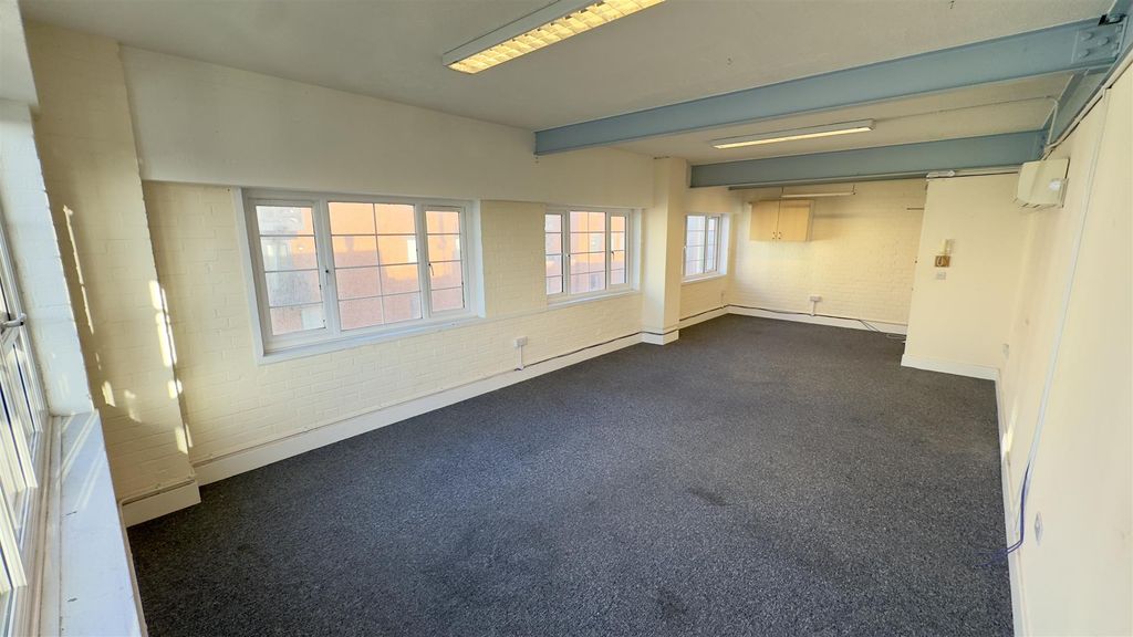 Property photo 3 of 6 20251210_134336883_Ios.Jpg