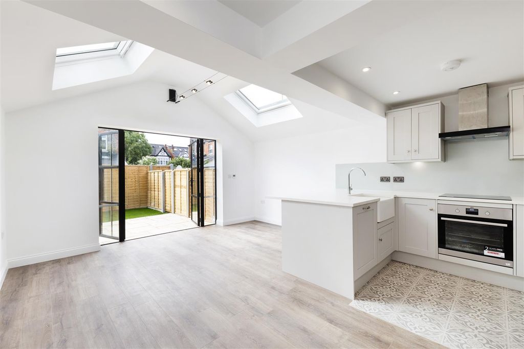 Property photo 2 of 18