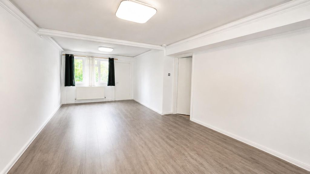 Property photo 1 of 14 Living Room