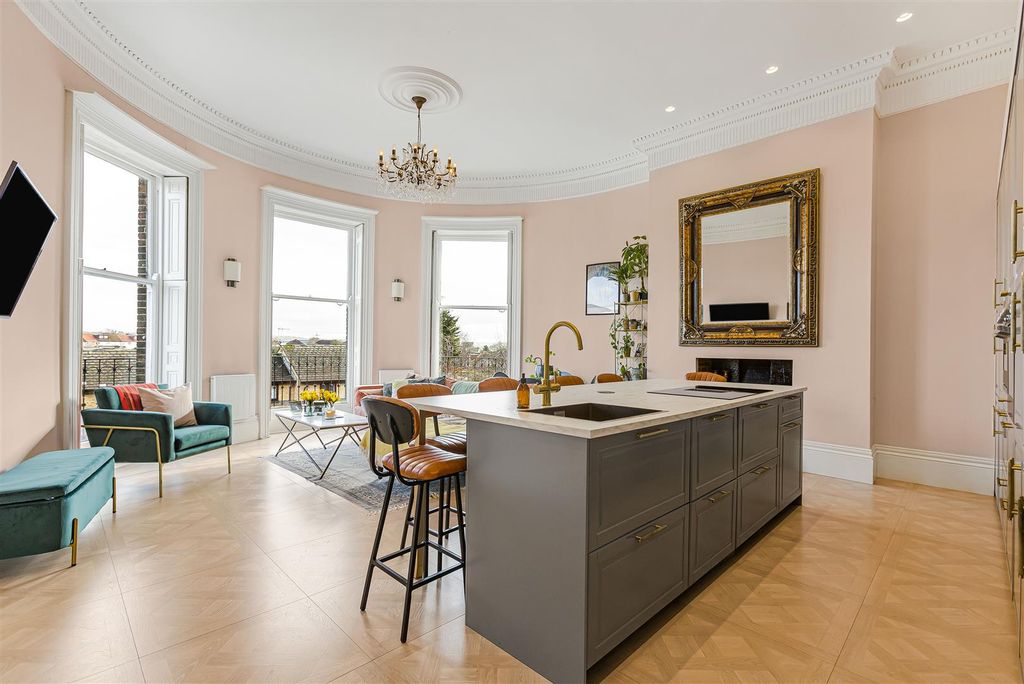 Property photo 2 of 37 14_73441.Jpg