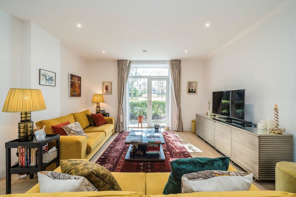 Property photo 2 of 11