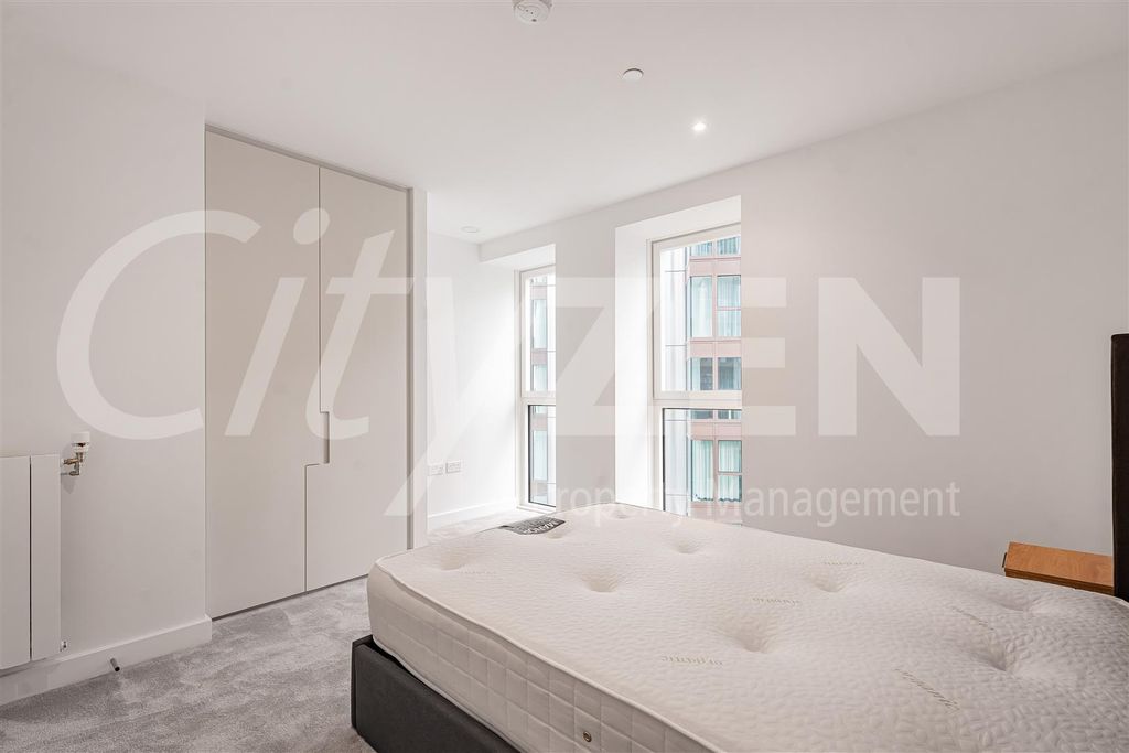 Property photo 2 of 18 Bedroom