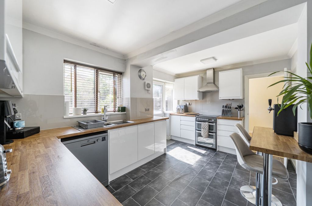 Property photo 3 of 15 15036103