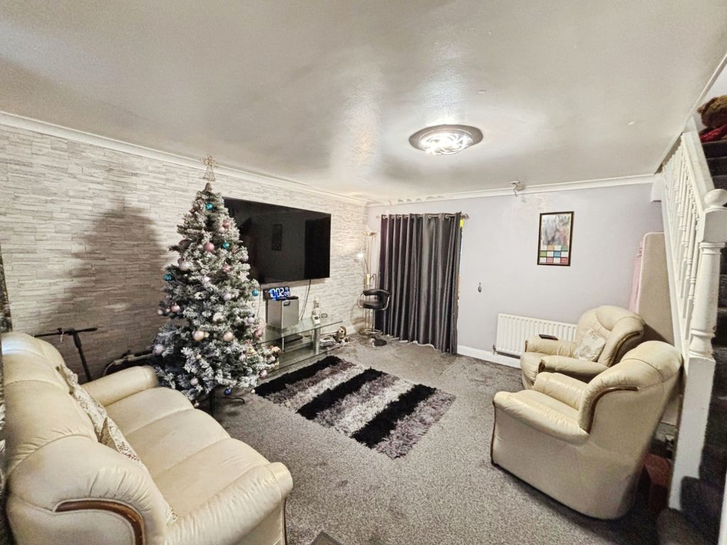 Property photo 3 of 10 Pbox-Img.Jpeg