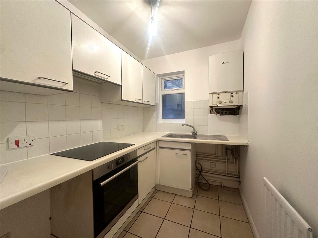 Property photo 2 of 5 01923 228822