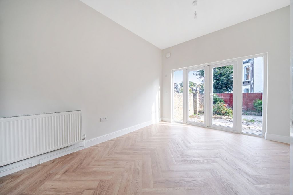 Property photo 2 of 16 Picture No. 06