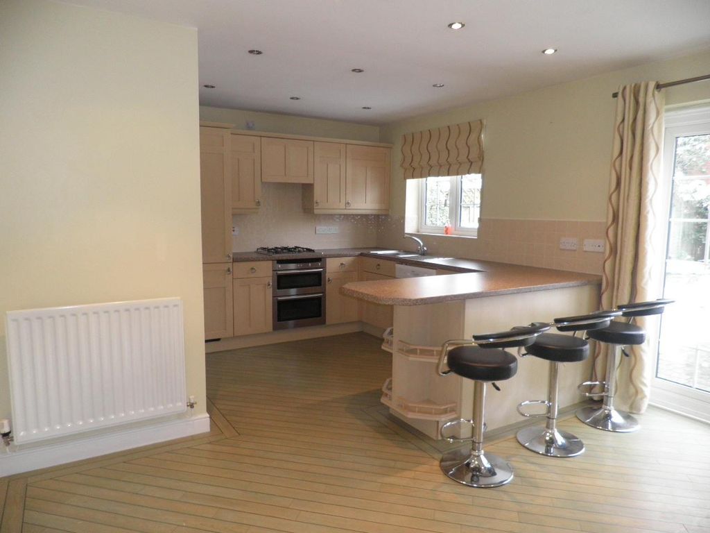 Property photo 3 of 12 Kitchen
