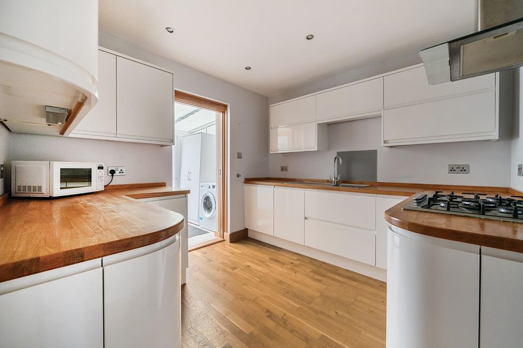 Property photo 3 of 15 18-1301392-35-6836Cf7685A6F-Arw-18.Jpg