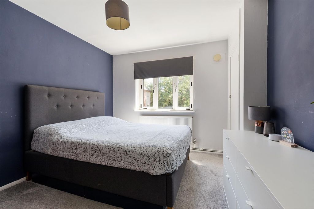 Property photo 3 of 14 Fernhill Court, E17