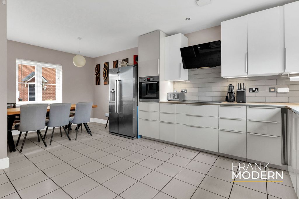 Property photo 3 of 36 Kitchen / Diner