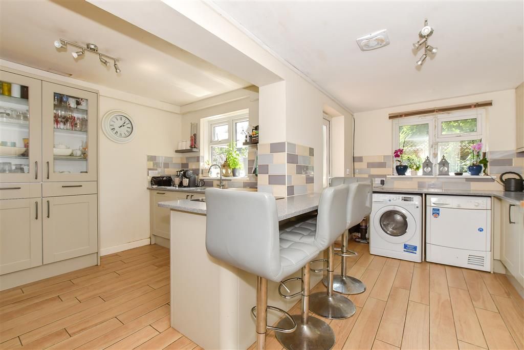Property photo 3 of 14 Kitchen