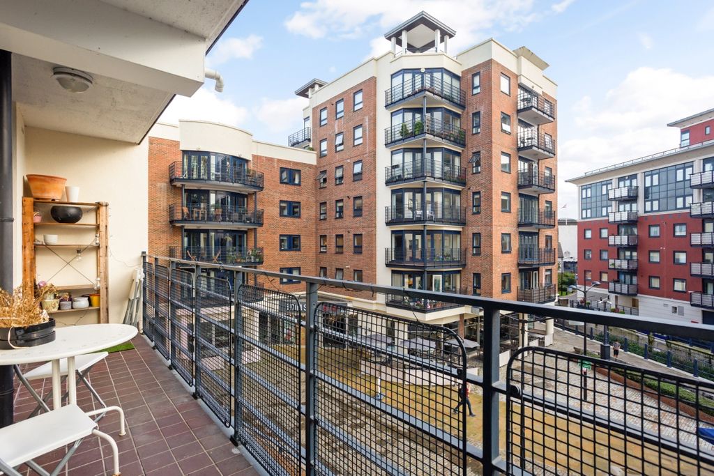 Property photo 1 of 11 Flat 42, Stevens ...