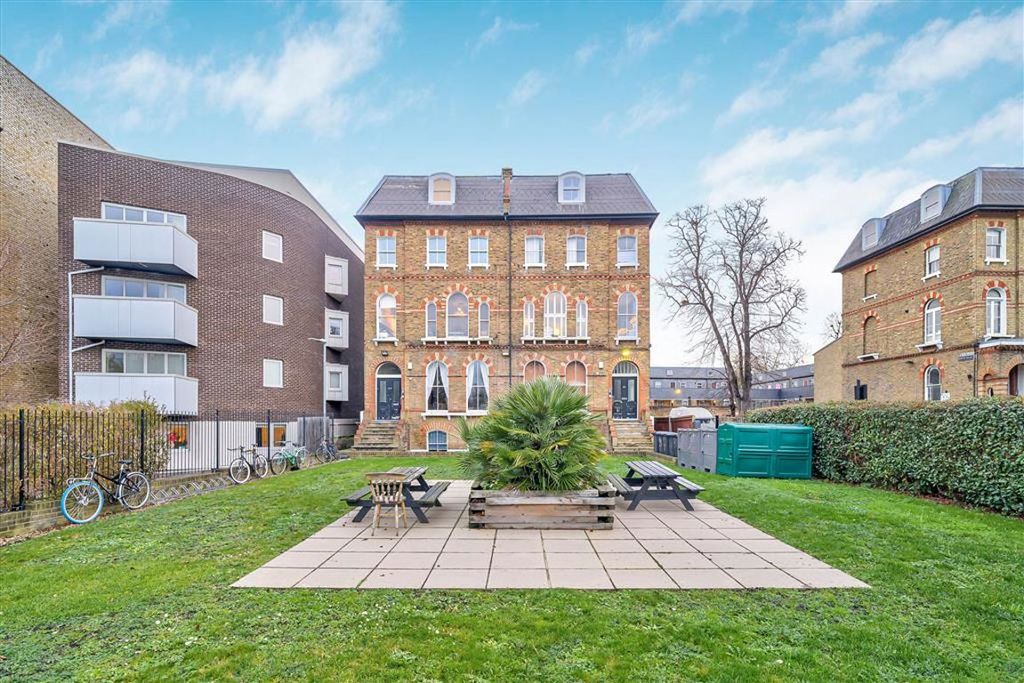 Property photo 2 of 8