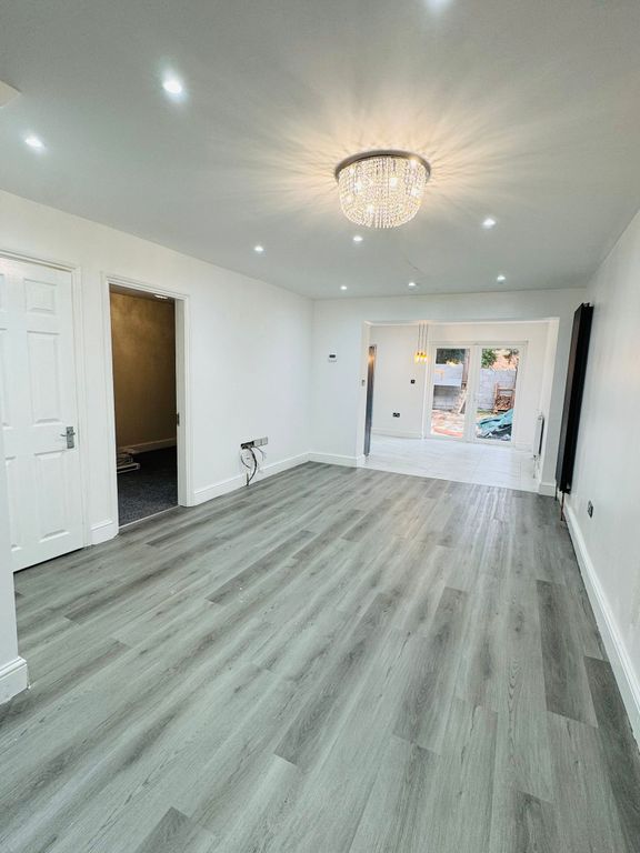 Property photo 2 of 28