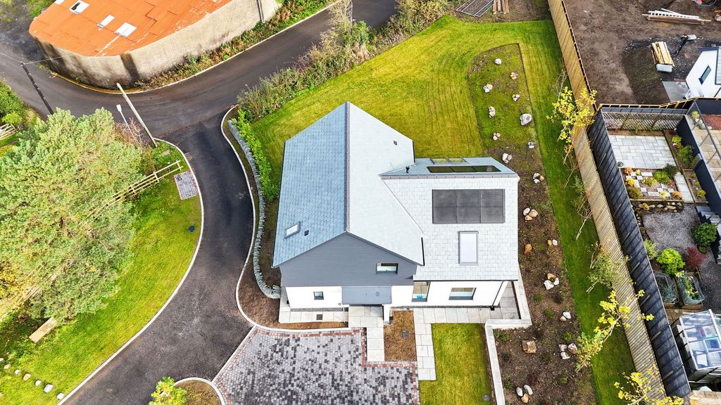 Property photo 2 of 18