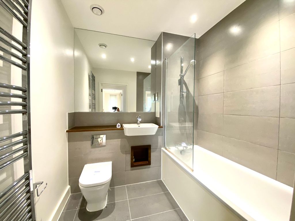 Property photo 3 of 6 Bathroom