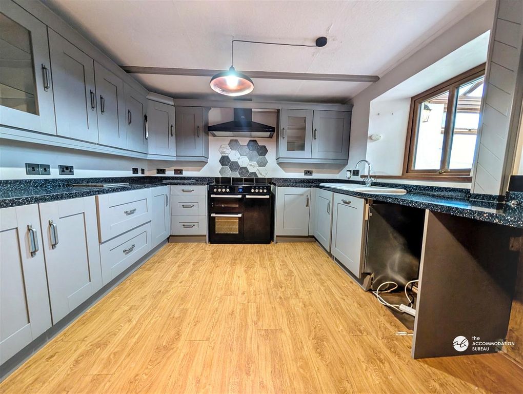 Property photo 3 of 19 Kitchen