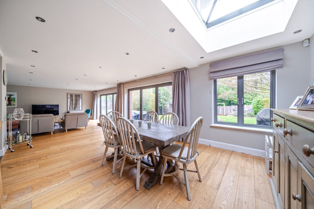 Property photo 3 of 18 Hurstwood