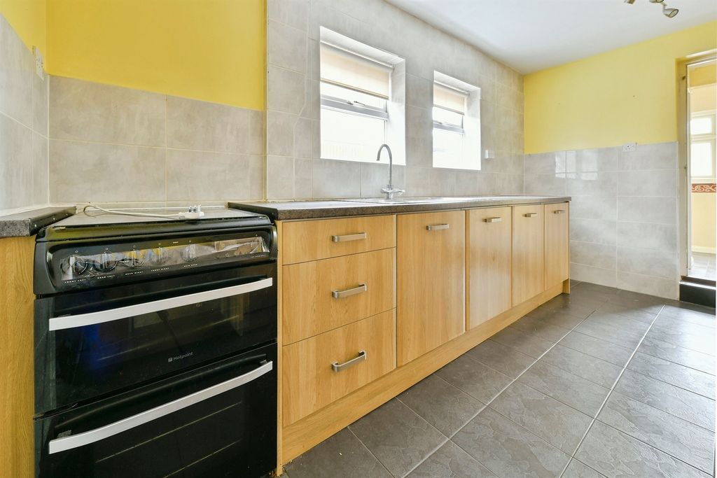Property photo 2 of 17 Kitchen