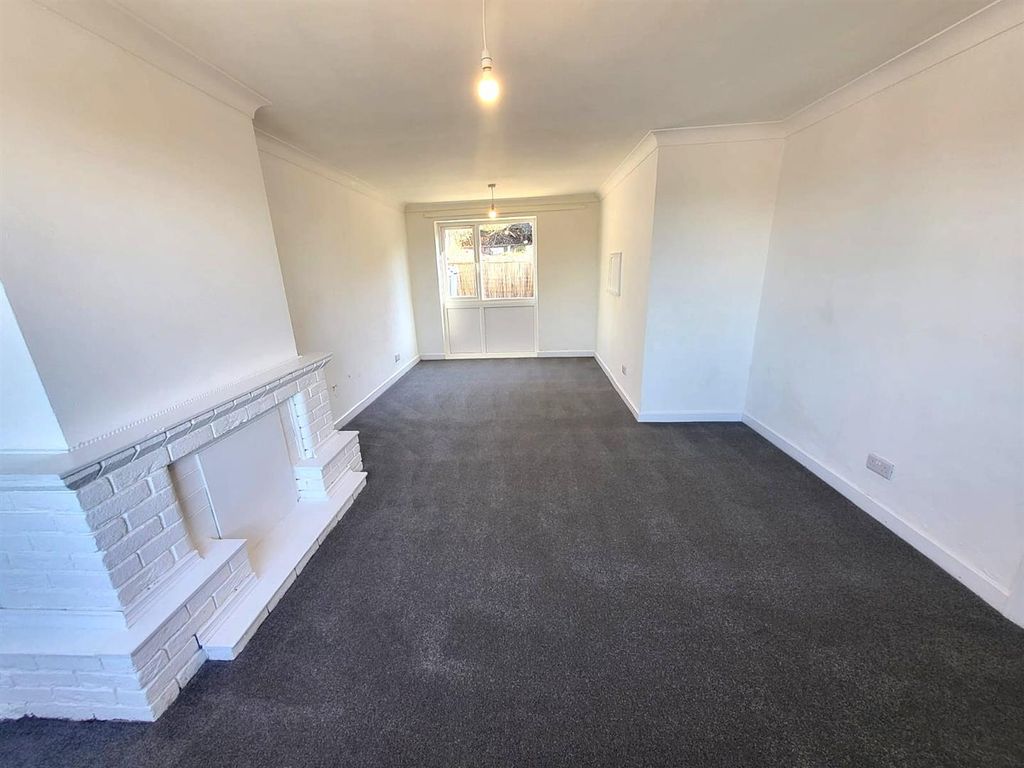 Property photo 3 of 19 Sitting Room/ Dining Pic 2