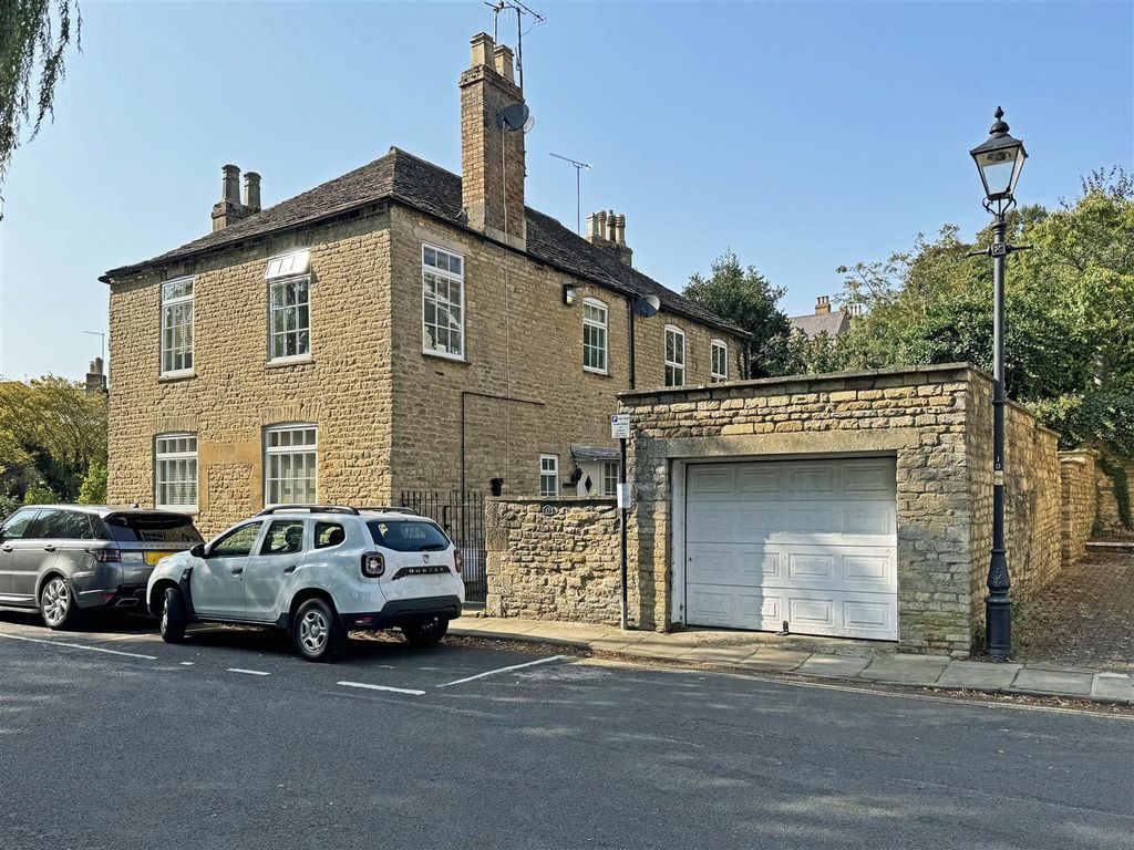 Property photo 1 of 10 Bath Row, Stamford