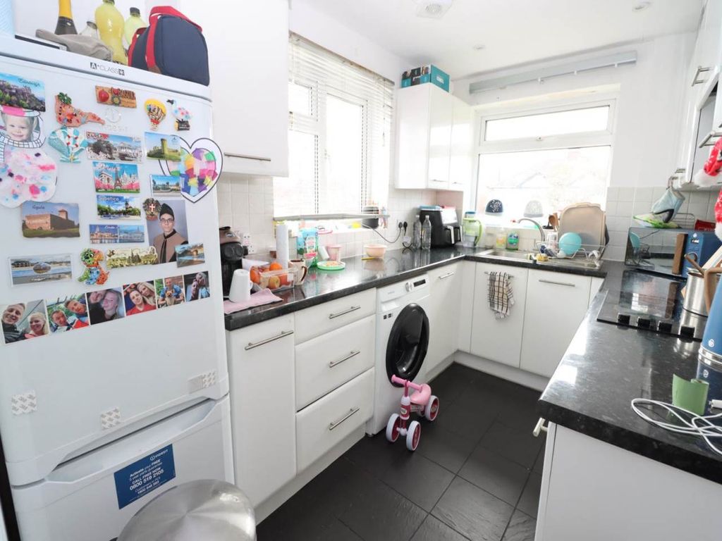 Property photo 2 of 11 Kitchen