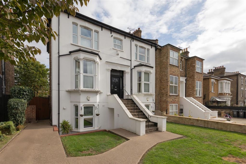 Property photo 1 of 15 Hermon Hill E11