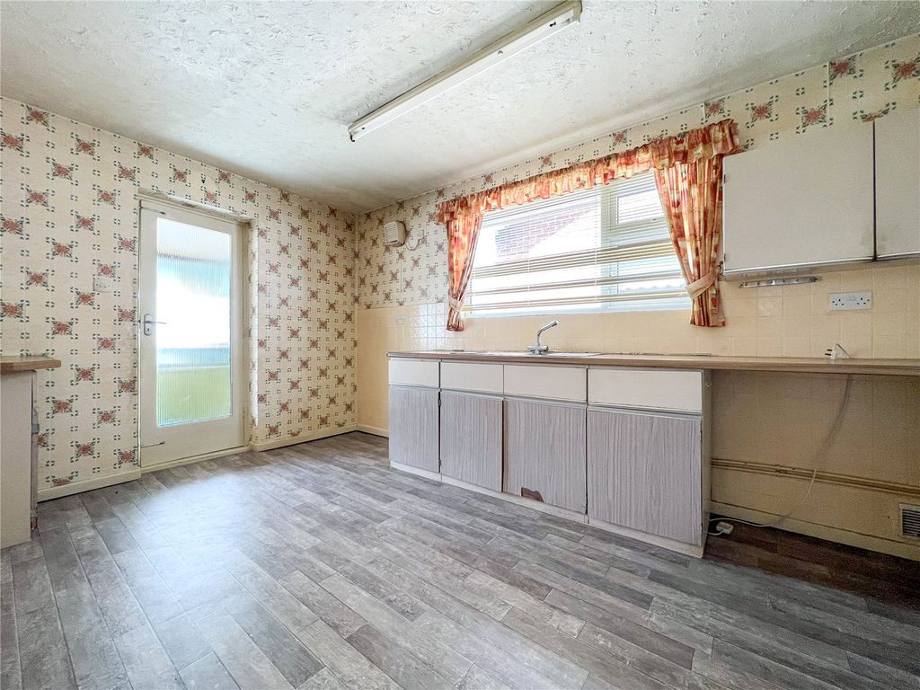 Property photo 3 of 15 Kitchen