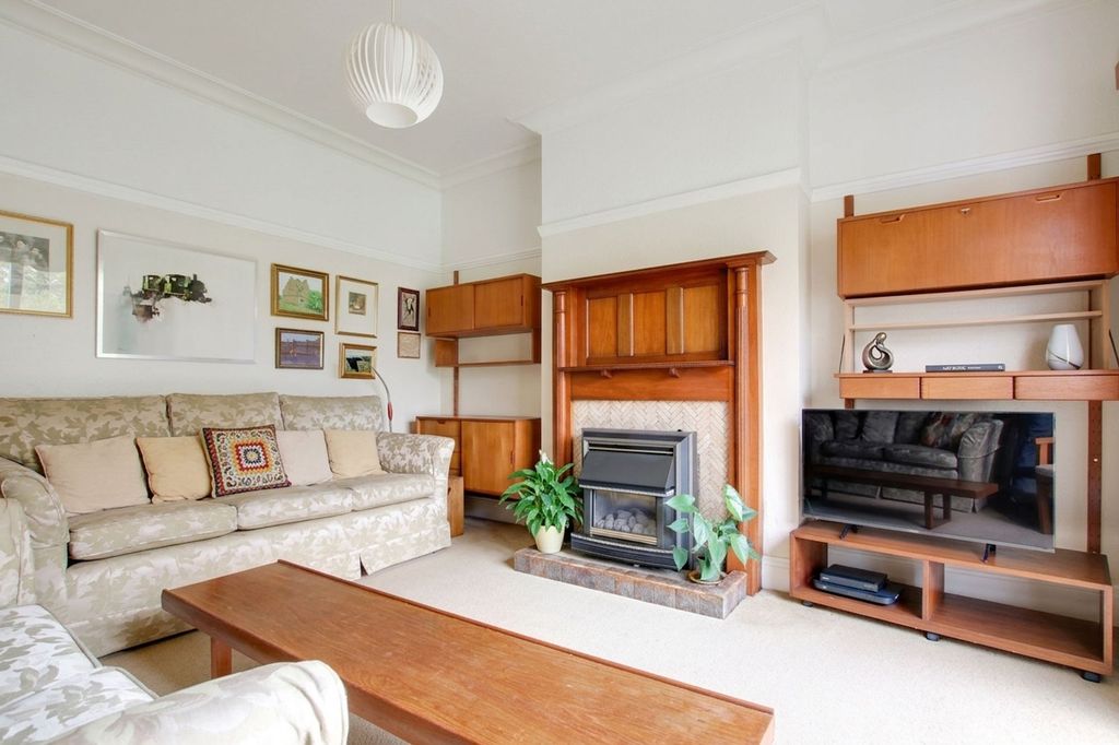 Property photo 2 of 48