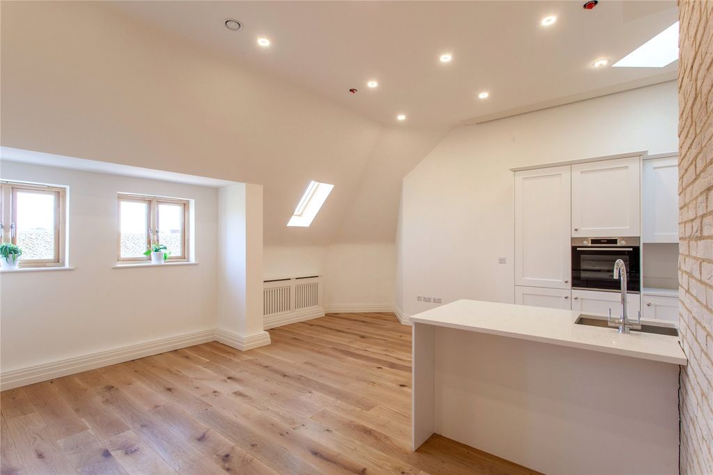 Property photo 2 of 10 Open Plan Living